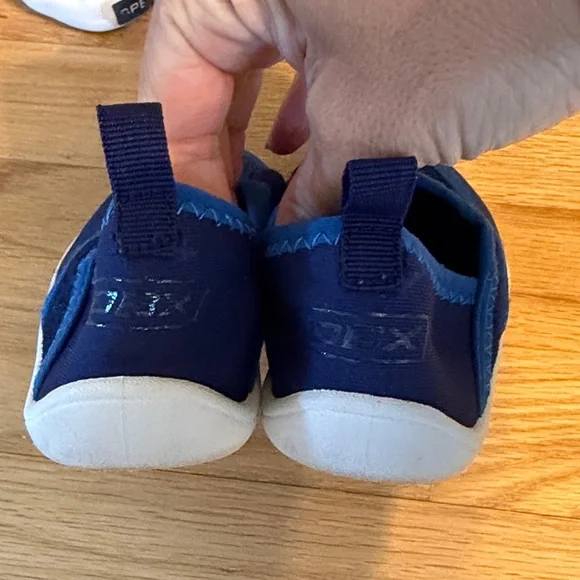 3 pair bundle, boys spring/summer sneakers and water shoes, size 8/9 - Picture 15 of 16